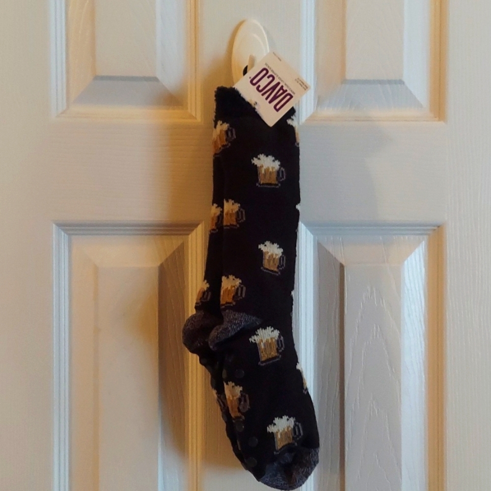 DAVCO Rock Your Sox Beer Mugs Plush Dual Layer Slipper Socks 10-13 NWT SO 1 Left